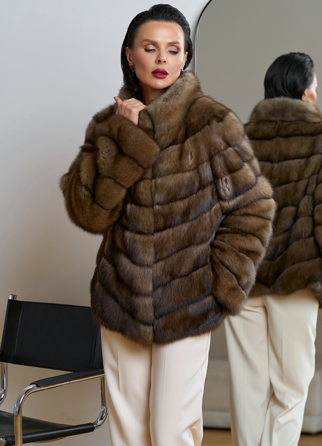 Женская шуба из соболя с воротником стойкой модель № 31774 универмаг малина