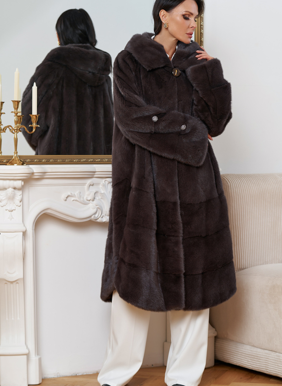 Женская шуба из меха норки с капюшоном 