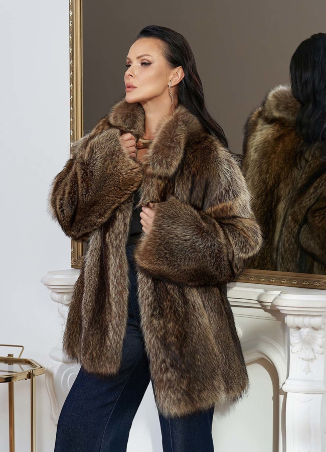 Шуба из меха канадского енота модель № 28886 меха малина