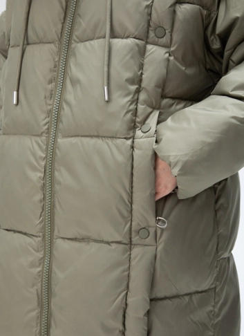 Женский пуховик с капюшоном 