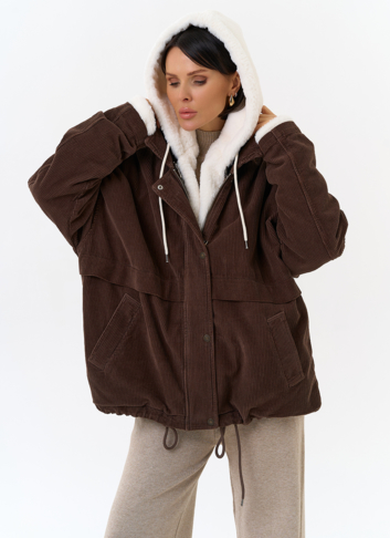 Женская утепленная куртка с отделкой из эко меха