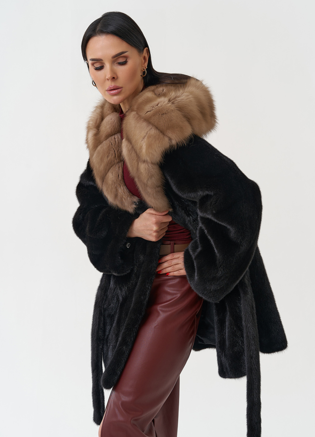 Норковая шуба с капюшоном из меха куницы модель № 30481 универмаг малина