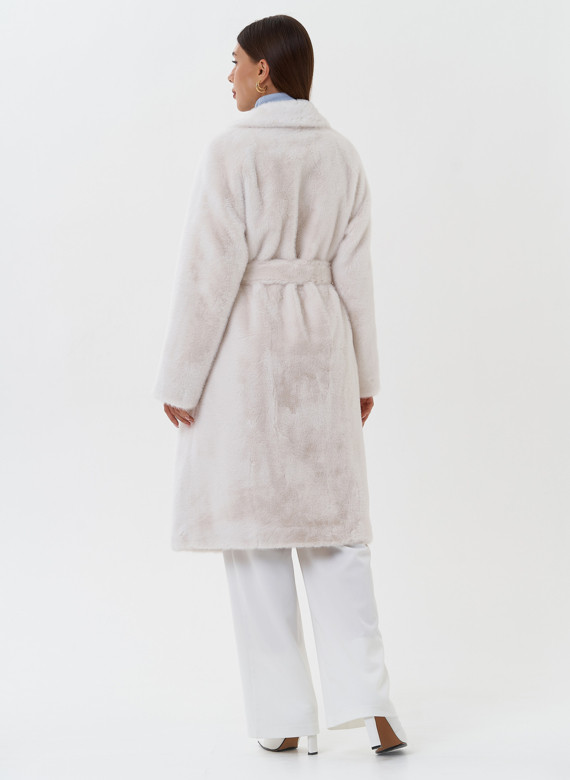 Женское пальто из эко меха с английским воротником