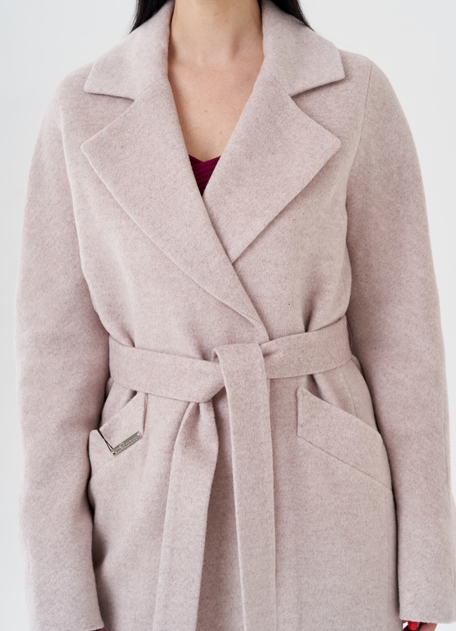 Светлое женское пальто с поясом модель № 23965 универмаг малина