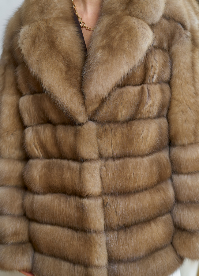 Женская шуба из куницы с английским воротником модель № 31726 универмаг малина