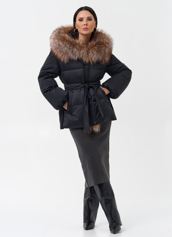 Женский пуховик с отделкой из меха лисы