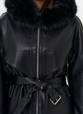 Женская утепленная куртка из эко кожи с поясом